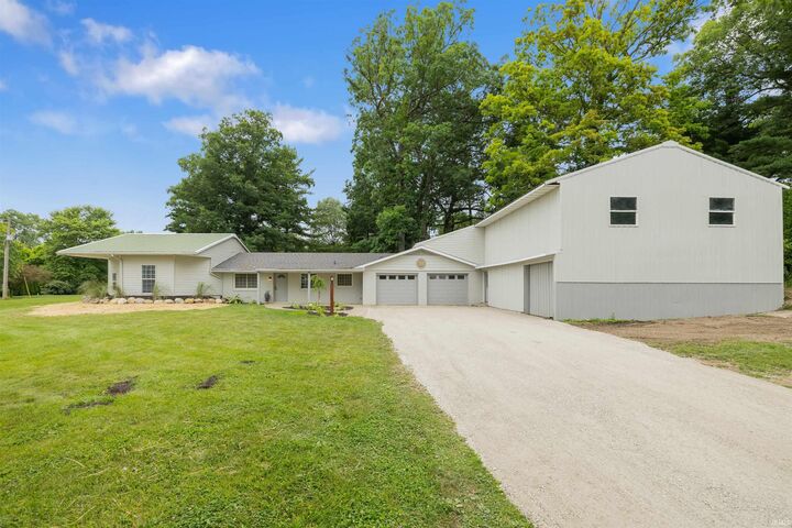 Property Photo:  11778 N Roanoke Road  IN 46783-9409 