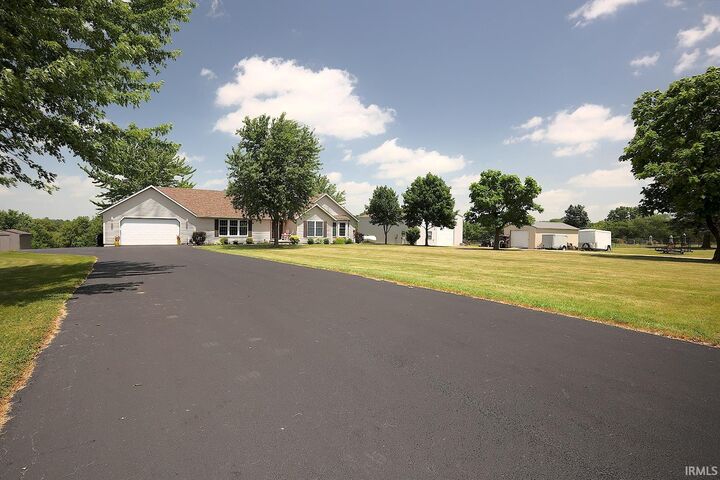 Property Photo:  2712 E 400 N  IN 46750 