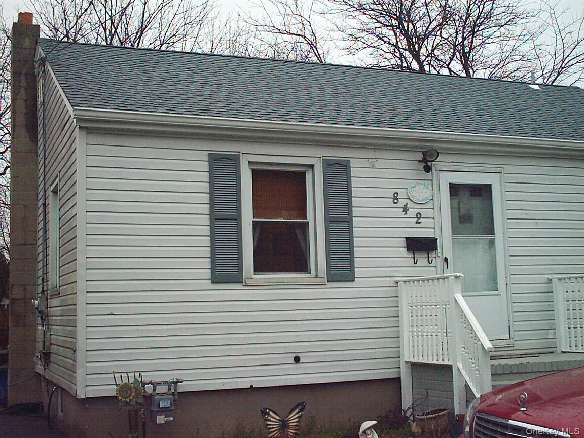 Property Photo: 842 N Wellwood Avenue NY 11757