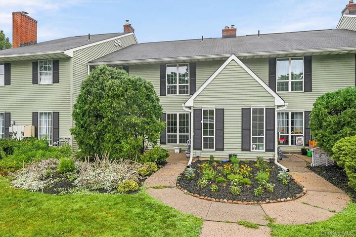 Property Photo:  47 Homestead Village Drive  NY 10990 