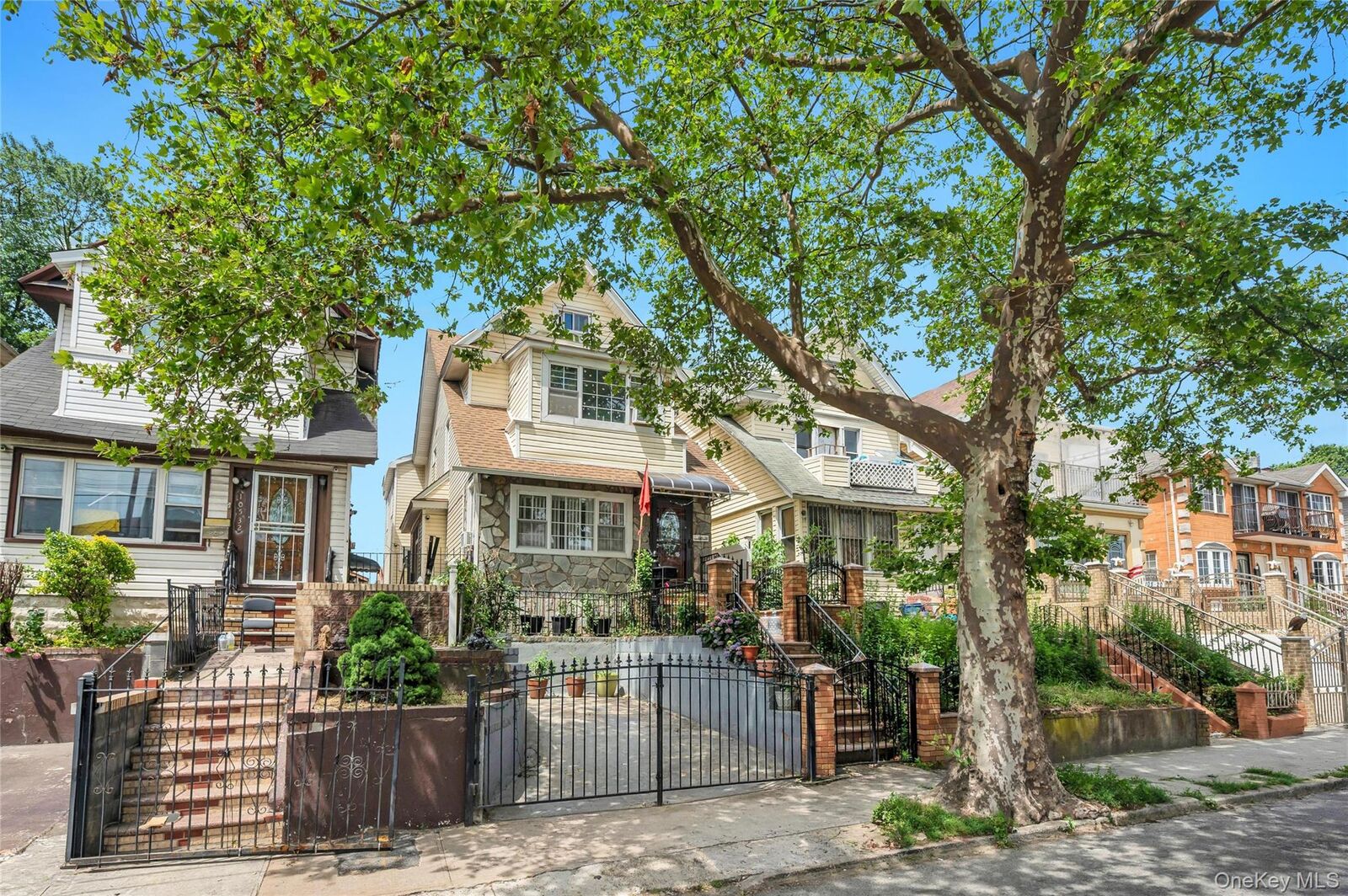 Property Photo:  10530 Van Wyck Expressway  NY 11419 