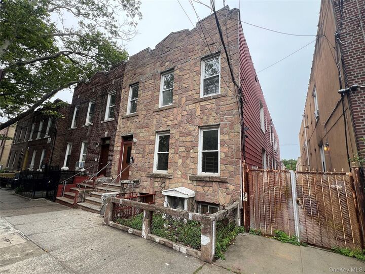 Property Photo: 1314 Stratford Avenue NY 10472