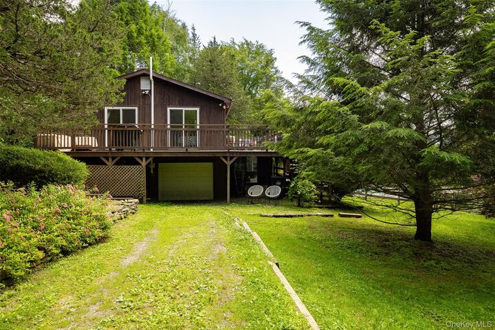 Property Photo:  15 Horseshoe Lane  NY 12546 