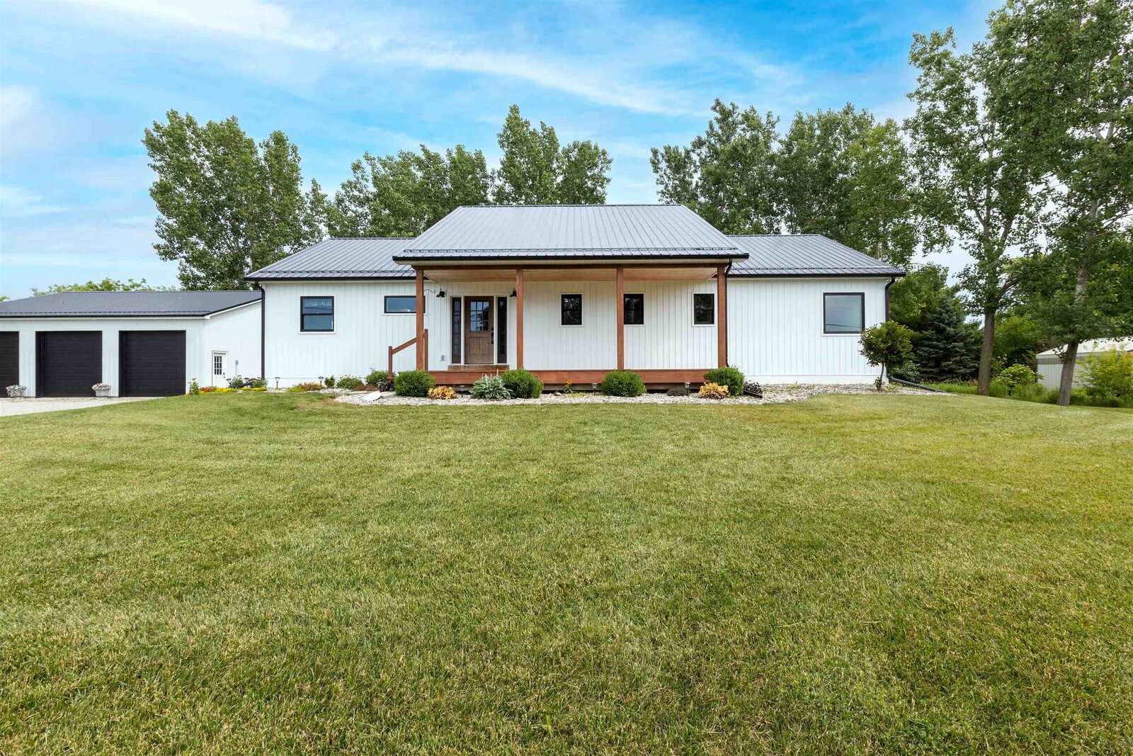 Property Photo:  923 E Wheeler  MI 48706 