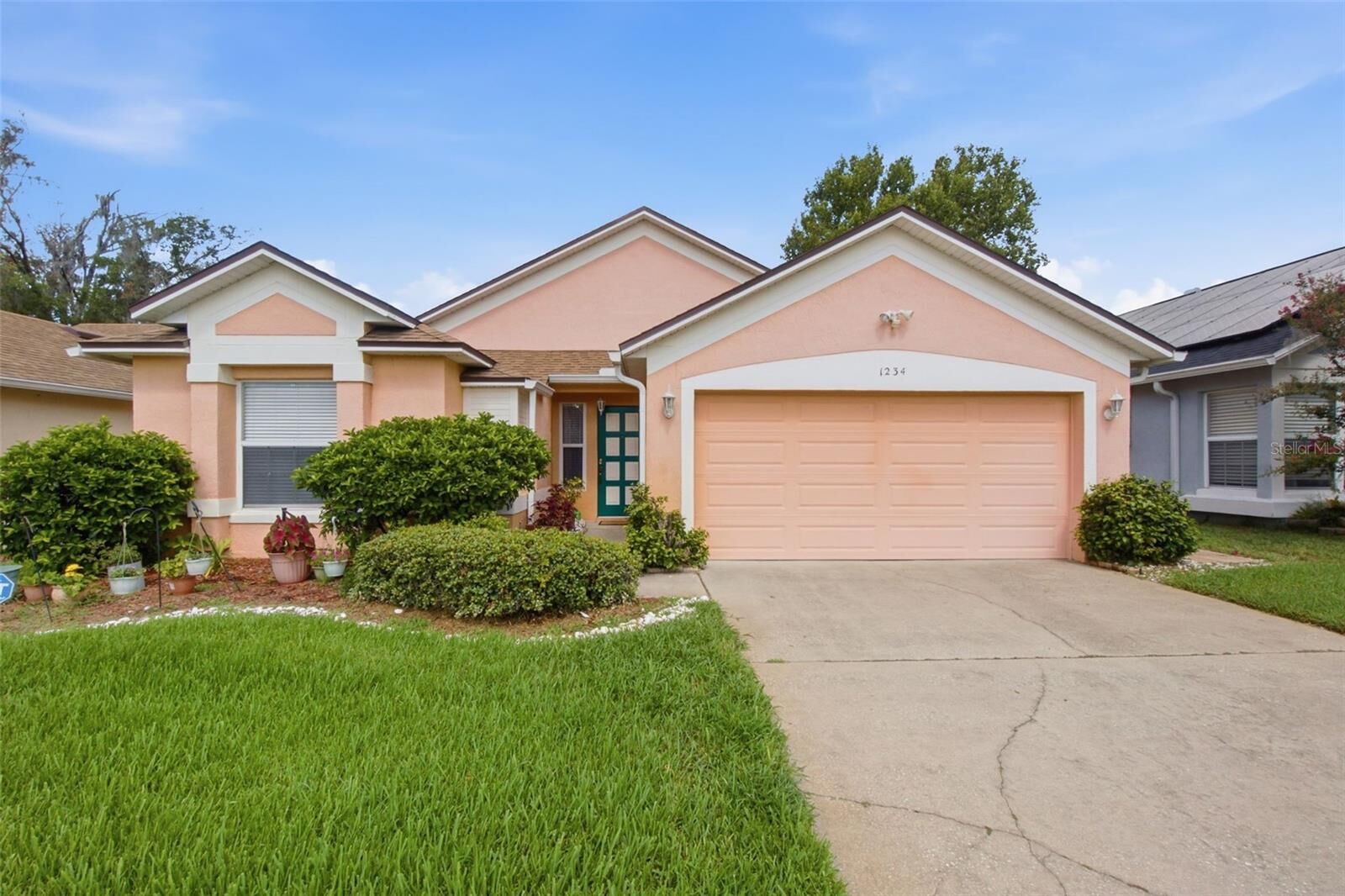 Property Photo:  1234 Lake Blue Circle  FL 32703 