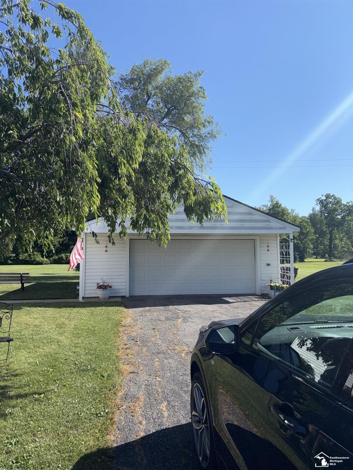 Property Photo: 2125 Nadeau Road MI 48162