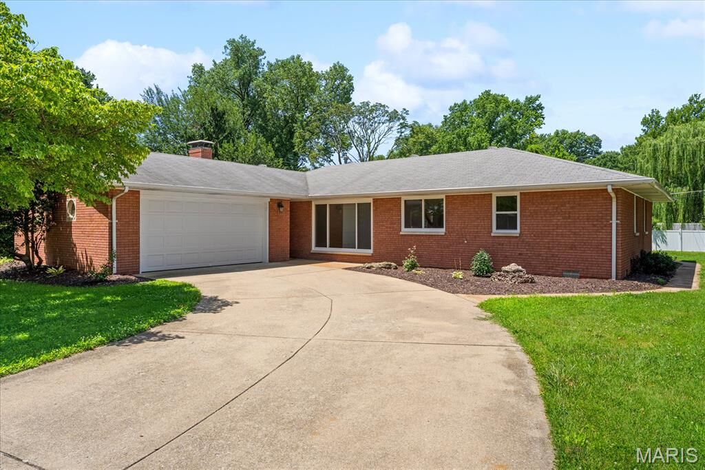 Property Photo: 17 Joseph Drive IL 62208