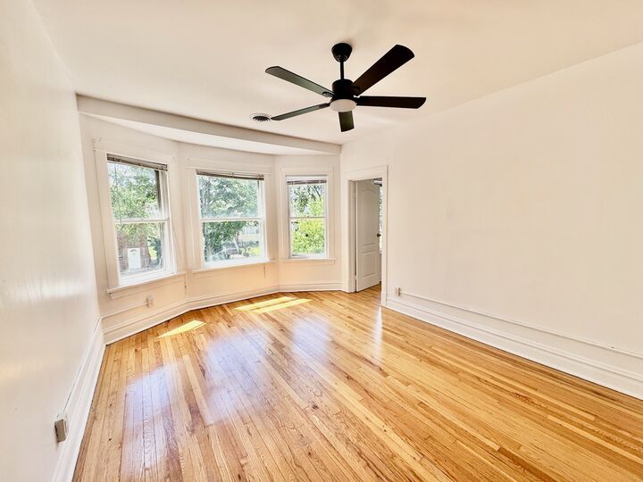 Property Photo: 2047 N Lavergne Avenue 2 IL 60639
