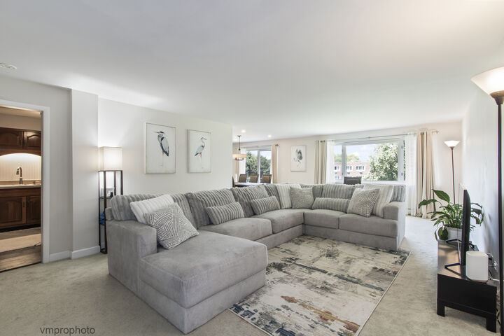 Property Photo:  2812 E Bel Aire Drive 303  IL 60004 