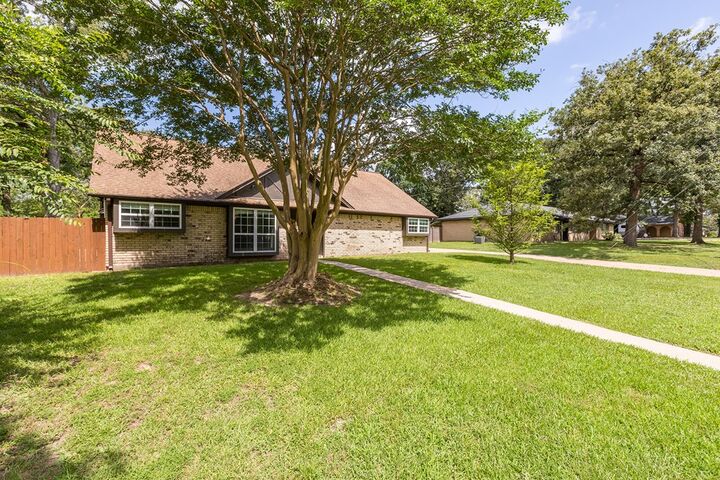 Property Photo: 126 Ridgewood Drive TX 75901