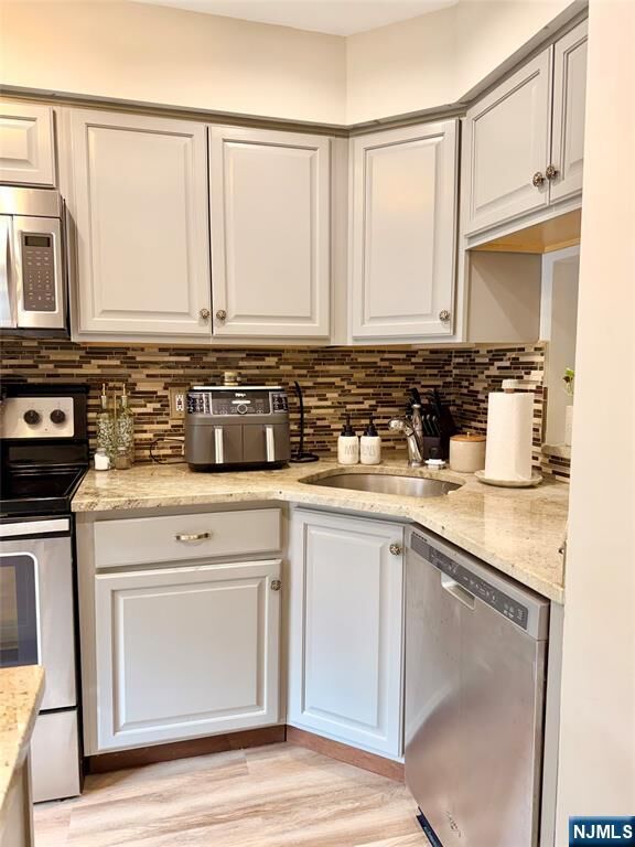 Property Photo:  528 Upper Upperway 28B  NJ 07885 