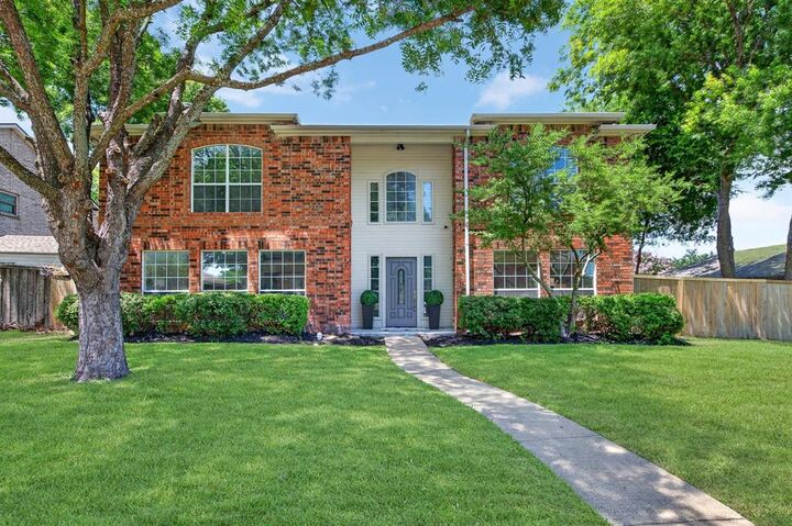 Property Photo:  825 Foxwood Lane  TX 75098 