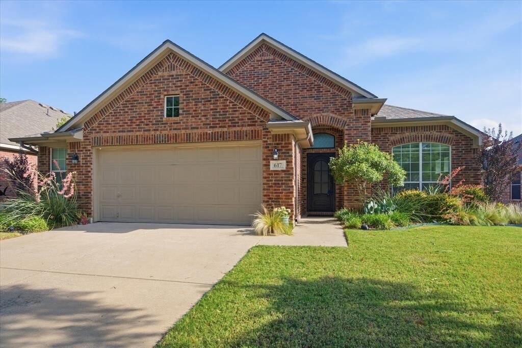 Property Photo:  617 Catalpa Road  TX 76131 