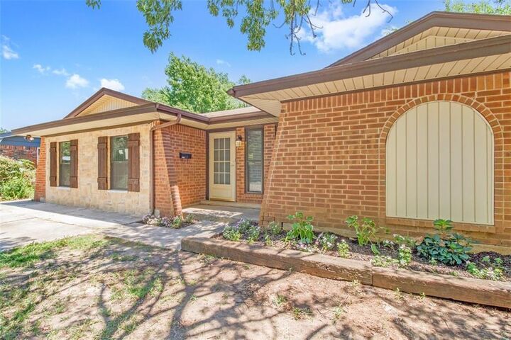 Property Photo: 1037 Mobile Circle OK 73071