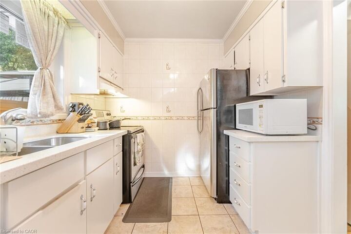 Property Photo: 1021 Falgarwood Drive ON L6H 1N7