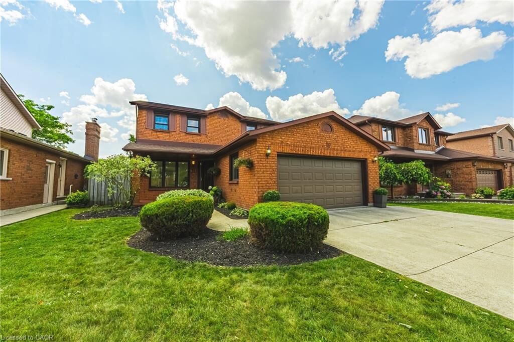 Property Photo:  39 Parkwood Crescent  ON L8V 4Z9 