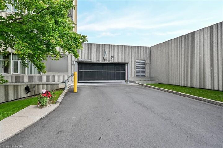 Property Photo:  40 Harrisford Street 1107  ON L8K 6N1 