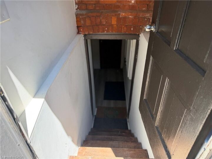 Property Photo:  207 Charlton Avenue W  ON L8P 2E3 