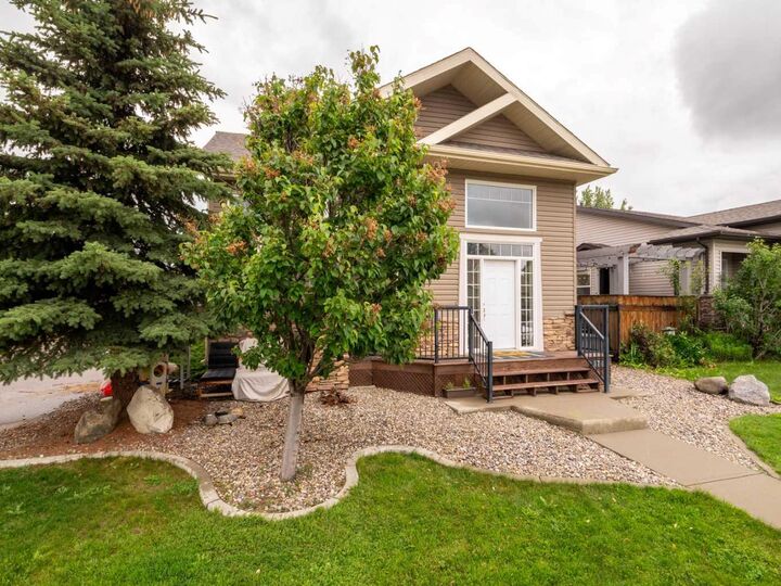 Property Photo:  275 Mt Sunburst Way W  AB T1K 2S6 