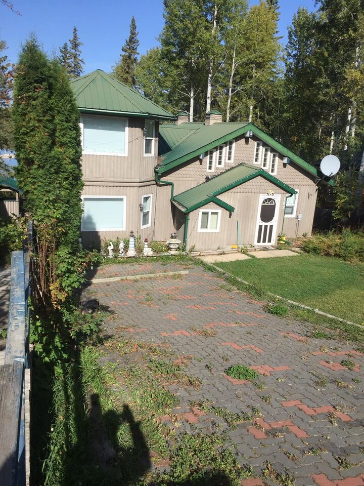 Property Photo: 107 Crescent Drive AB T0G 2C0