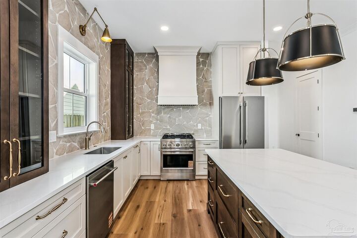 Property Photo:  1314 E Fisher St  FL 32503 