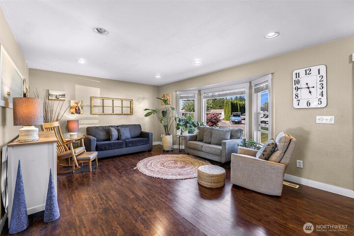 Property Photo: 406 Cascade Way WA 98264