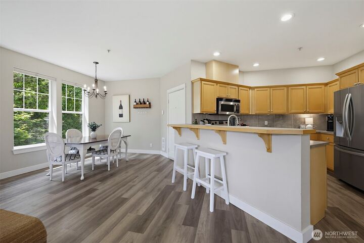 Property Photo: 7705 Fairway Avenue SE 204 WA 98065