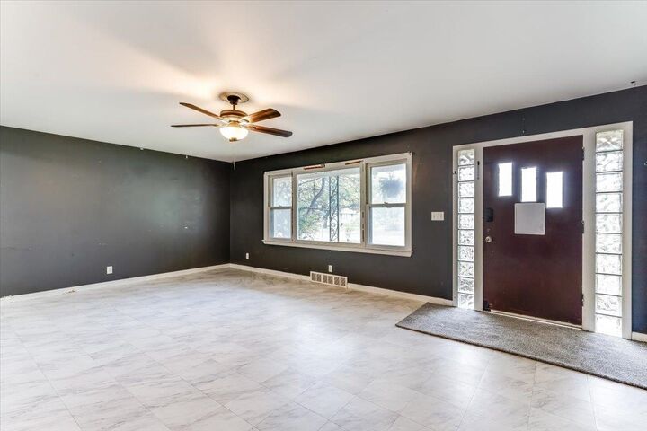 Property Photo:  921 W 5th  KS 67114 