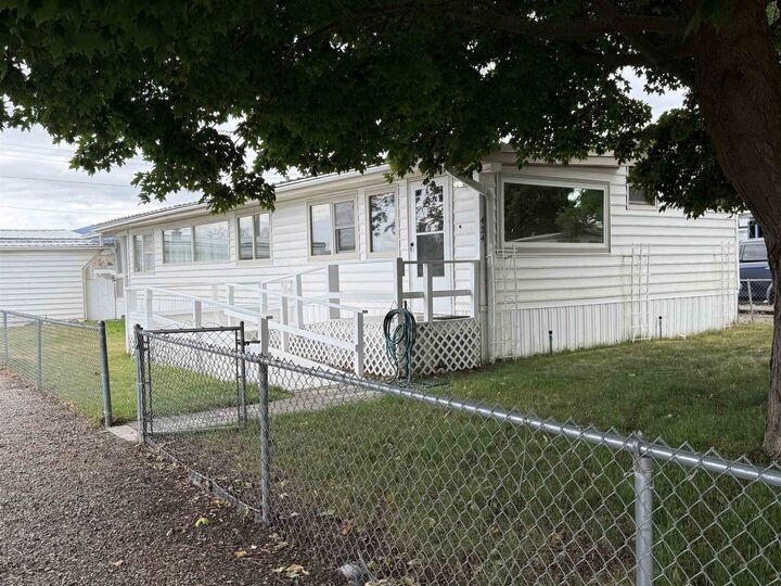Property Photo: 424 N Hodges Rd WA 99016