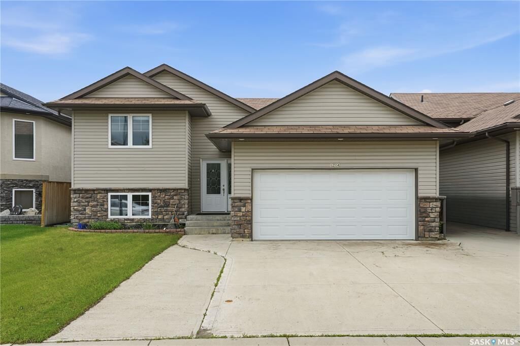 Property Photo:  1214 Willowgrove Court  SK S7W 0A8 