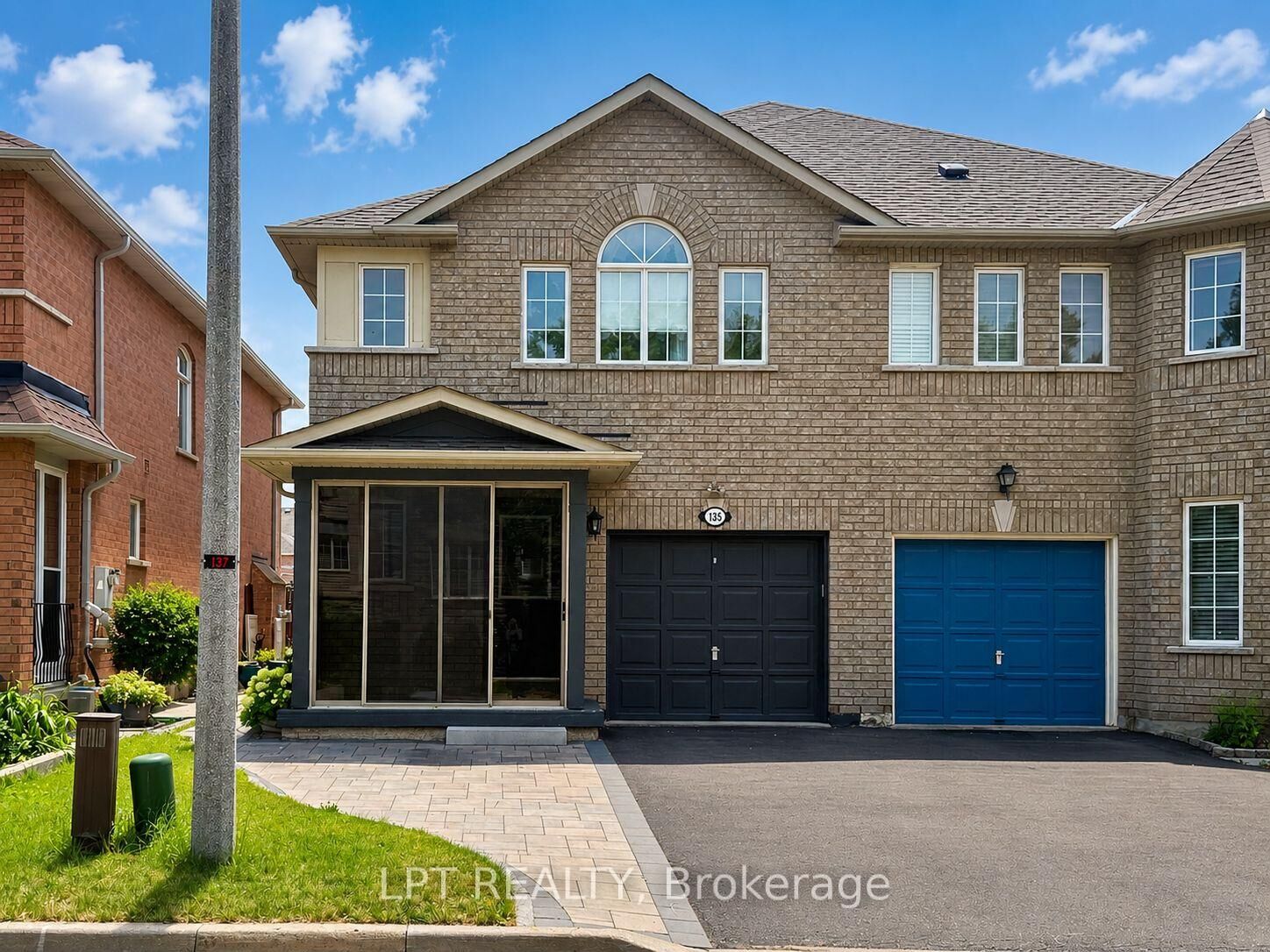 Photo de la propriété:  135 Warren Bradley Street Main &Amp 2nd Floor  ON L6C 2X5 