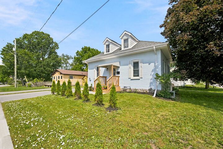Property Photo:  2 Bond Street  ON K9V 3P3 