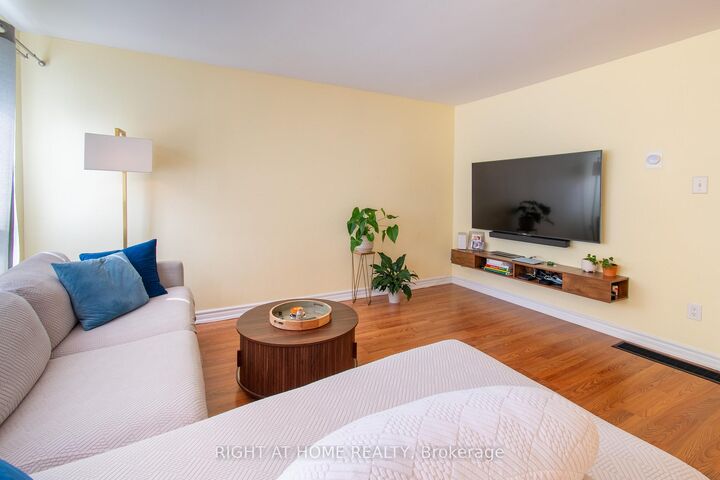 Property Photo:  63 Ferris Lane B12  ON L4M 5C4 