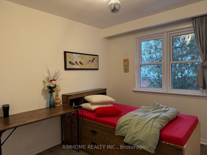 Property Photo:  68 Claver Avenue #2 Room  ON M6B 2W2 