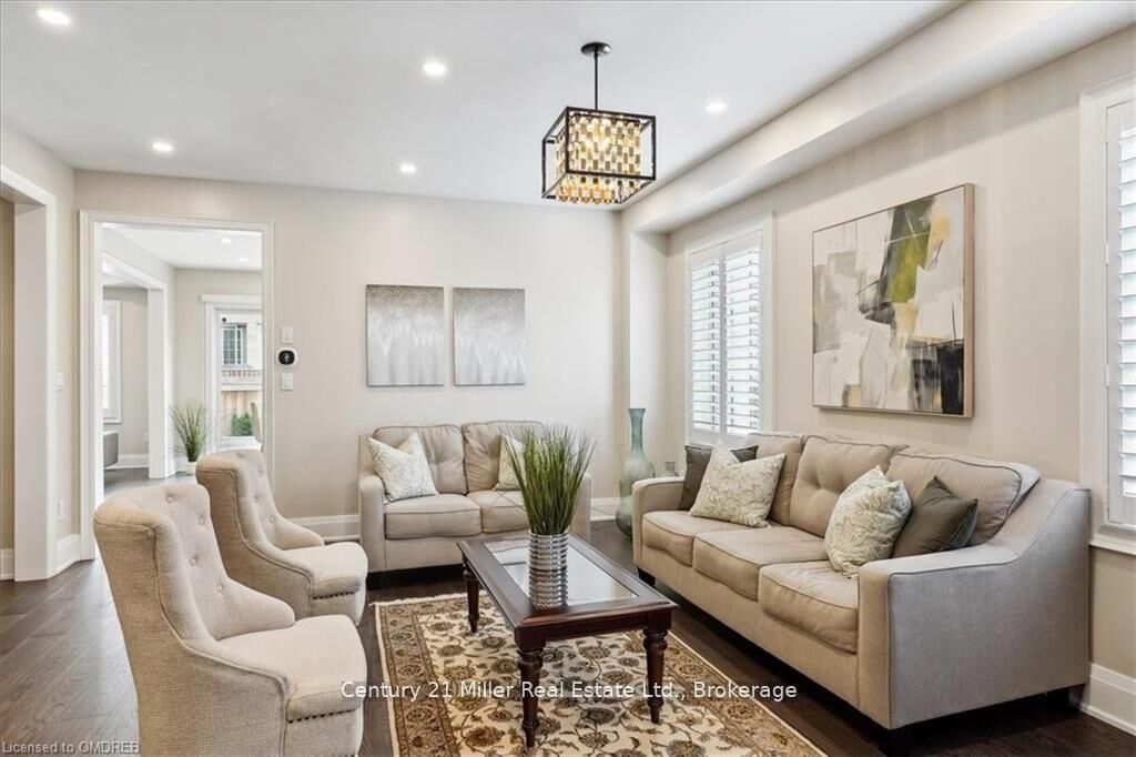 Property Photo:  3083 Streamwood Passage  ON L6H 0S8 
