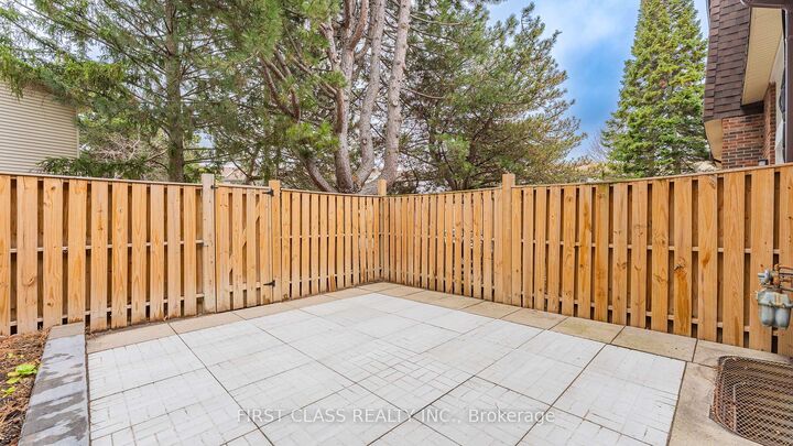 102 Jenny Wrenway Way — photo 1
