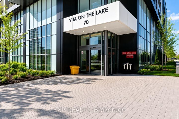 Property Photo:  70 Annie Craig Drive 4701  ON M8W 0G2 
