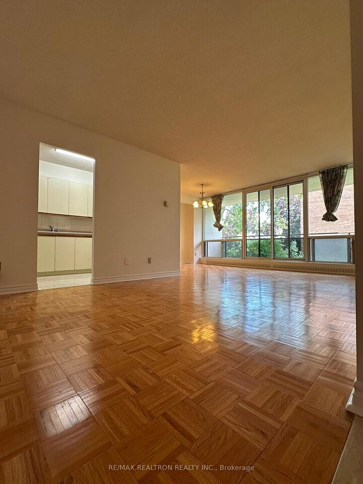 Property Photo:  10 Sunrise Avenue 204  ON M4A 2R1 