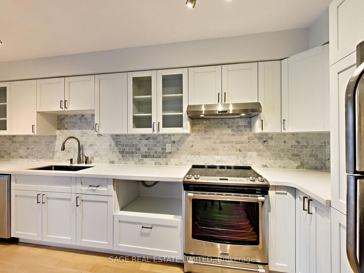 Photo de la propriété:  24 Wellesley Street W 714  ON M4Y 2X6 