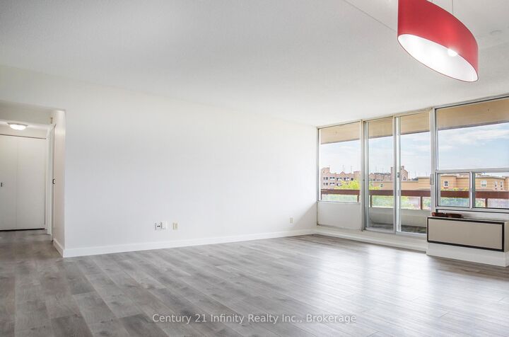 Property Photo:  50 Richmond Street E 422  ON L1G 7C7 