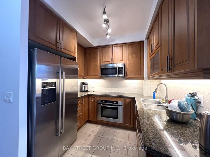 Property Photo:  35 Balmuto Street 2202  ON M4Y 0A3 