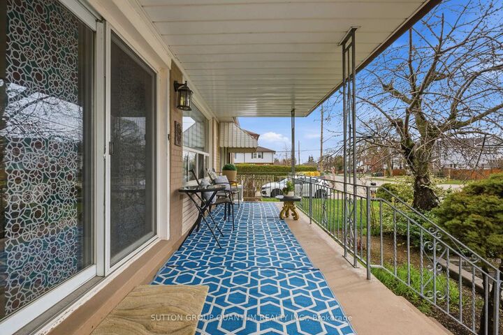 Property Photo:  1257 Alexandra Avenue  ON L5E 2A7 