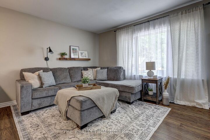 Property Photo:  697 Victoria Street  ON N5Y 4C3 