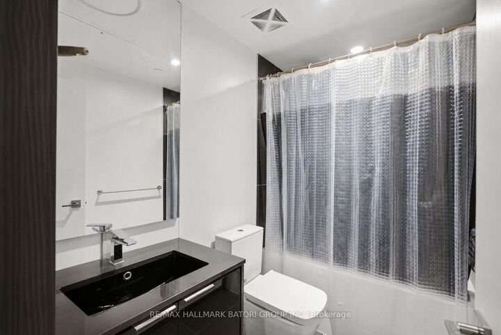 Property Photo: 70 Temperance Street 1708 ON M5H 4E8