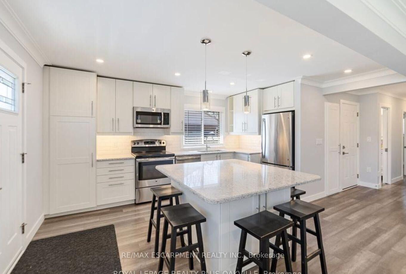 Property Photo:  1266 Royal Drive W Upper Unit  ON L7P 2G4 