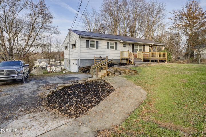 Property Photo: 195 Lynn Lane TN 37604