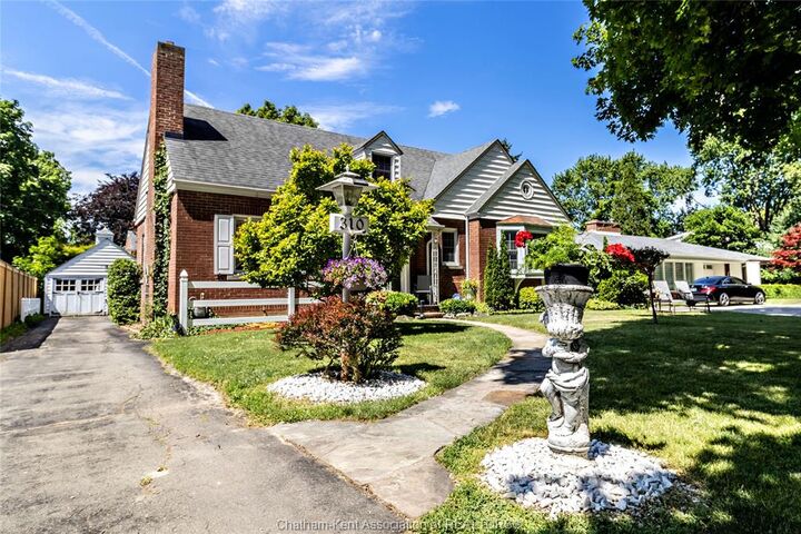 Property Photo: 310 Victoria Avenue ON N7L 3A9
