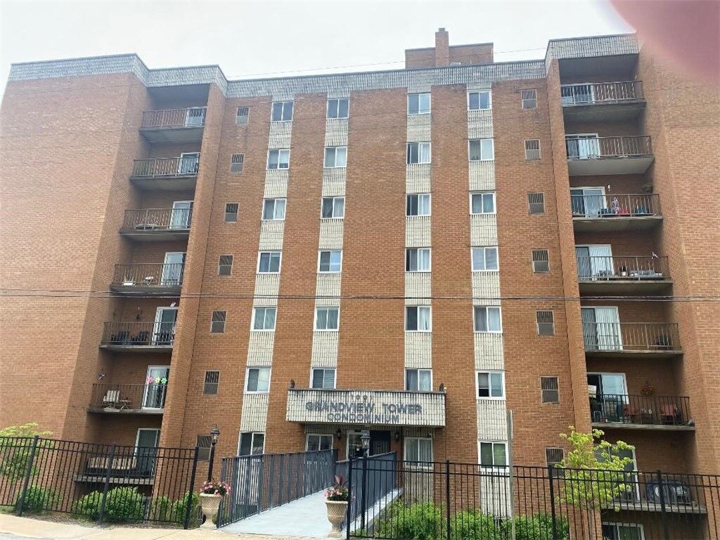 Property Photo: 1001 Grandview Ave 701 PA 15017