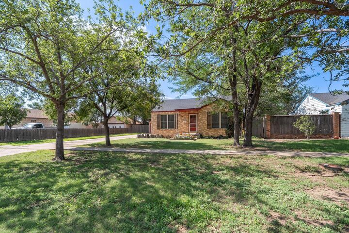 Property Photo: 1704 7th Avenue TX 79015