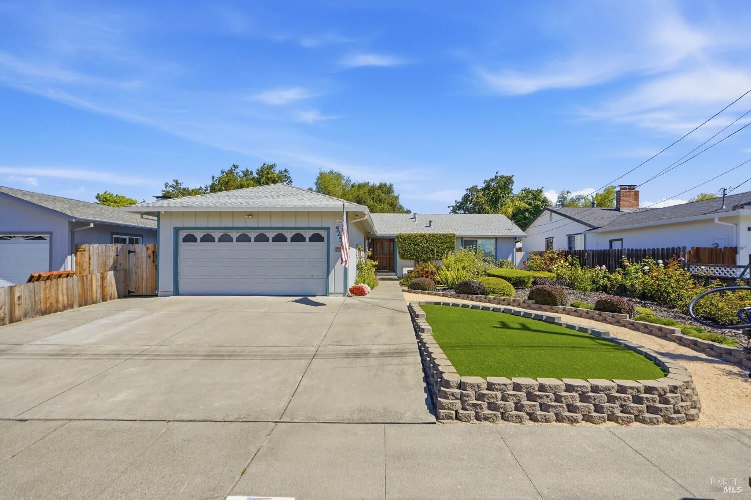 Property Photo: 525 Albert Way CA 94954